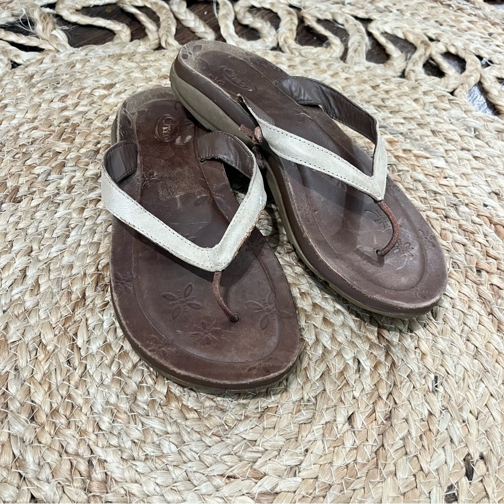 Chaco flip flop leather sandals floral pattern size 6